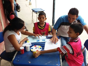  Padres e Hijos Pintan su Futuro 